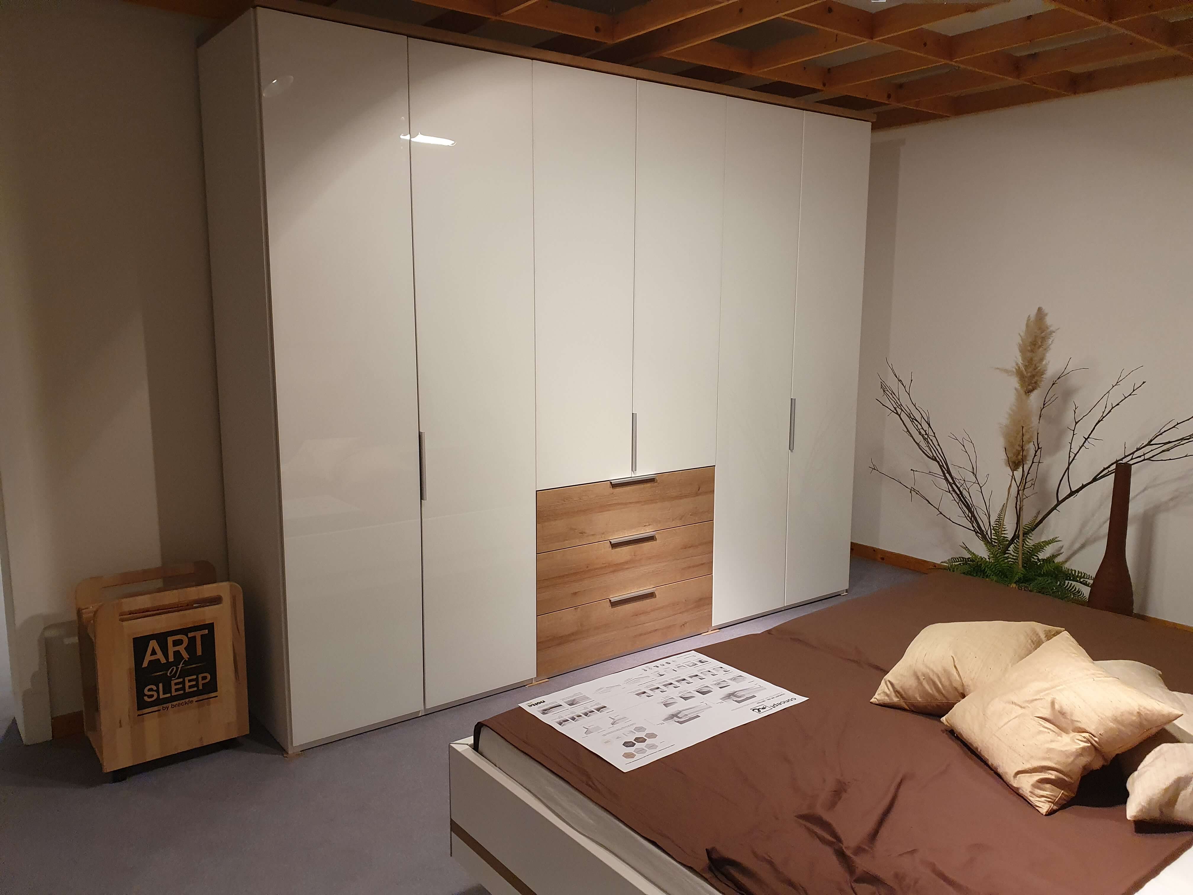 CONCEPT  ME  500/200 Schlafzimmer Weiß Eiche Riviera Nachbildung Kleiderschrank Bettanlage von Nolte Germersheim